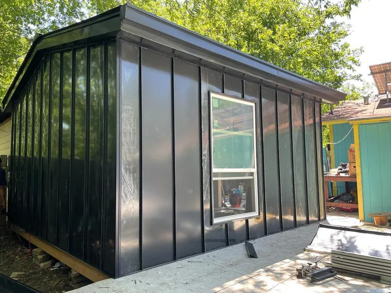 Black standing seam metal wall panels for Roof Inspection in Roma