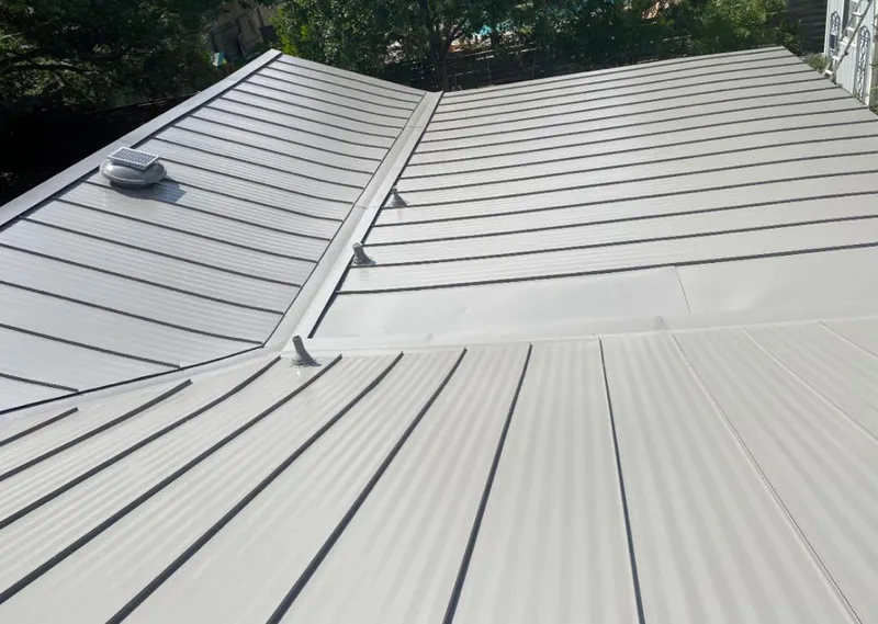 Solar attic fan installed on a metal roof for Roof Ventilation in Roma